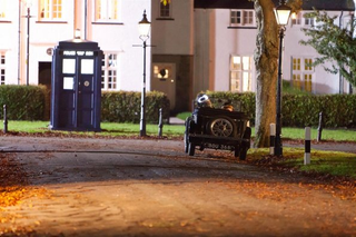 Illustration for article titled Set photos from the Doctor Who Christmas special